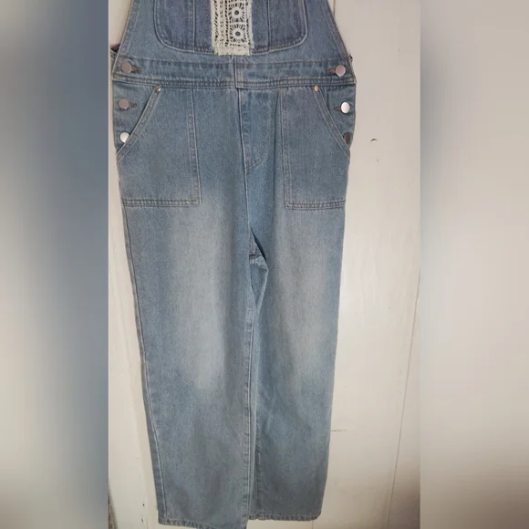 NWT!! POL, Chic Overalls with Embroidery Detail. Size M - Picture 6 of 12